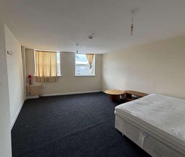 Market Street, Farnworth, BL4 - Photo 4