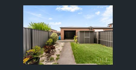 Beautiful 4-Bedroom Residence in Highly Sought-After Berwick - Photo 2