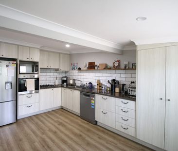 Quaint Cottage Home - Photo 6