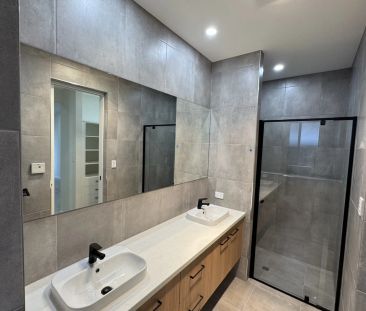 Brand-New Family Home in Riverlea Park - Photo 2