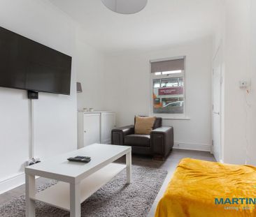 1 bedroom in a house share to rent - Photo 5