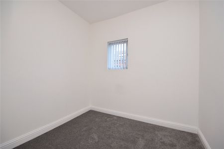 126, Whingate, Leeds, West Yorkshire, LS12 3QU - Photo 4