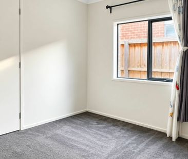 Spacious Family Living in Clyde North - Photo 3