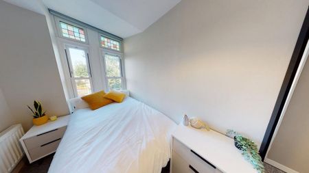 3 bedroom flat to rent - Photo 4