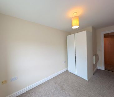 3 bedroom flat to rent - Photo 4