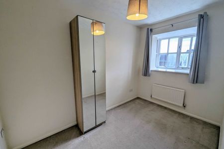 Field Farm Close, Bristol, Stoke Gifford - Photo 2