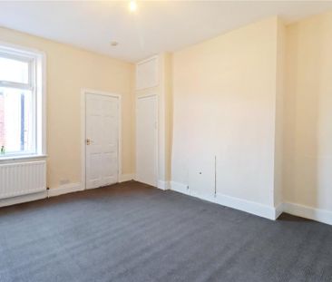 3 bedroom flat to rent - Photo 3