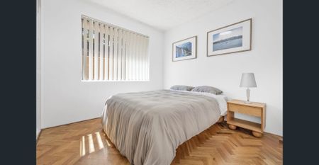 Bright and Sunny - Photo 3