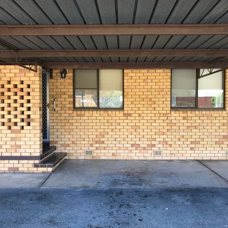 Well presented one bedroom unit walking distance to Southgate Shopping Centre - Photo 4