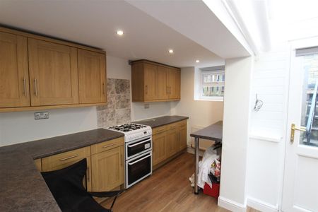 Eastland Road, Yeovil - Photo 4