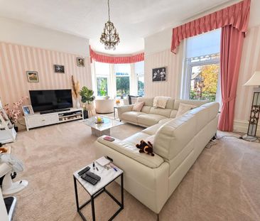 4 bedroom flat to rent - Photo 1
