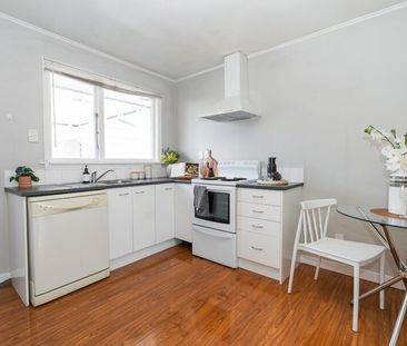 TIDY AND SUNNY 2 BEDROOMS HOME - Photo 4