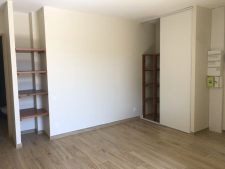 Location Appartement 1 pièce 28m² LA ROCHE CHALAIS 24490 - Photo 2