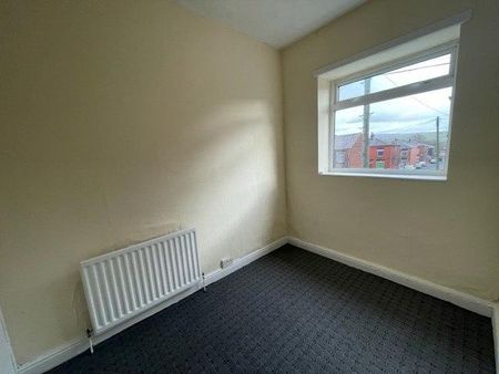 3 bedroom end of terrace house to rent - Photo 2