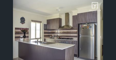 Modern 3 Bedroom + Study - So Very Close to GV Health & Hospitals - Photo 3