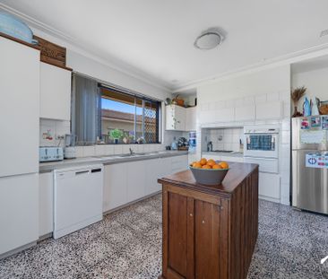 207 Hamilton Road, COOGEE WA 6166 - Photo 1