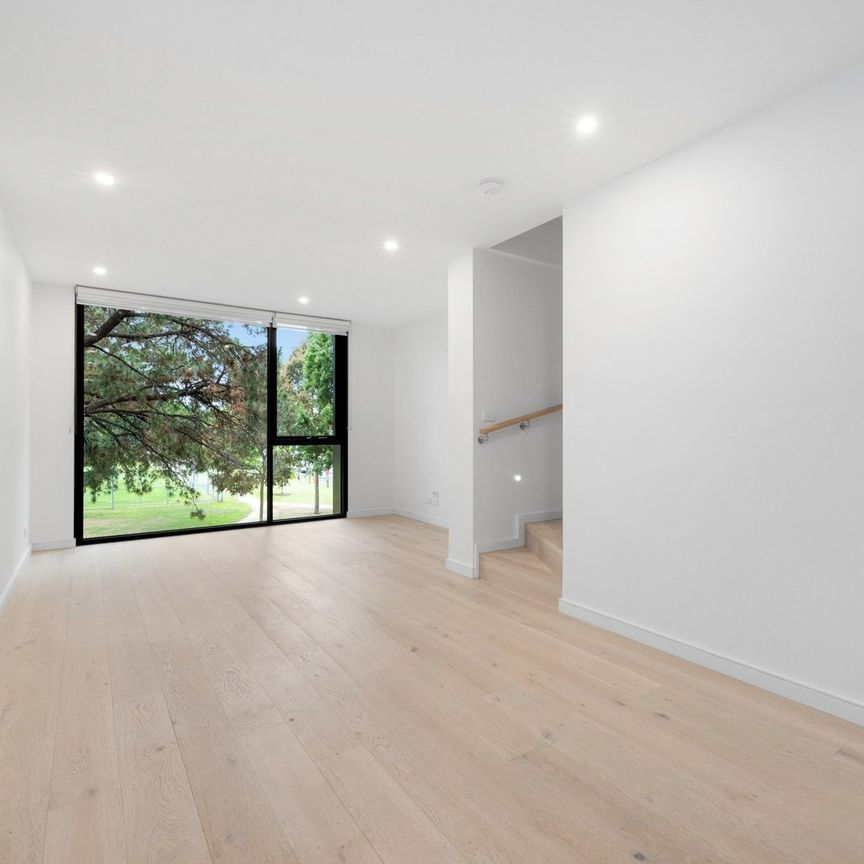 CONTEMPORARY FOUR-LEVEL TOWNHOUSE WITH ROOFTOP - Photo 1
