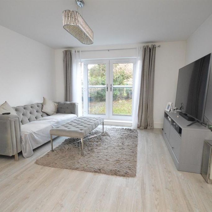 2 bedroom ground floor flat to rent - Photo 1