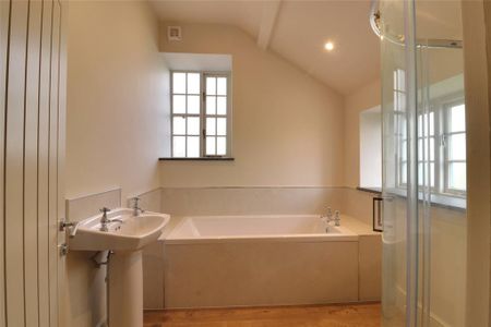 3 bedroom end of terrace house to rent - Photo 5