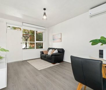 Stylish, low-maintenance living in the heart of Glen Huntly - Photo 5
