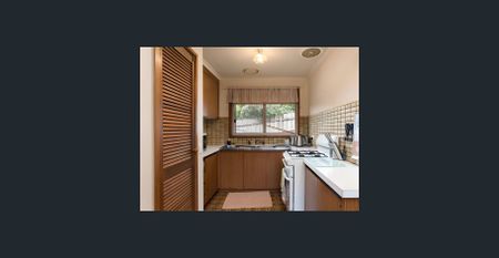Comfortable Living in a Convenient Lilydale Location - Photo 4