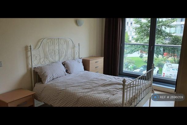 1 bedroom in a flat share to rent - Photo 1
