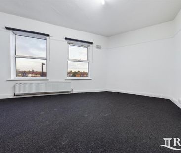 3 bedroom flat to rent - Photo 2