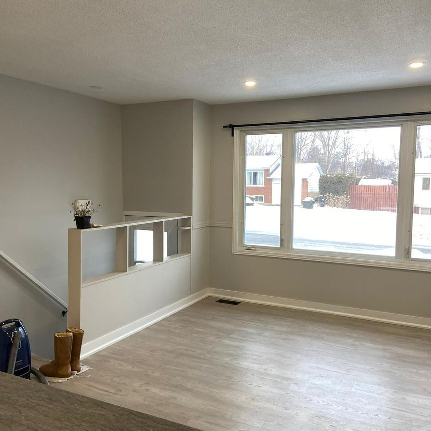 990 St Jacques St, Rockland, ON K4K 1C1 - Photo 1