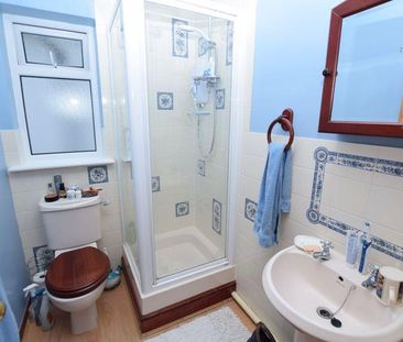 4 bedroom semi-detached house to rent - Photo 6