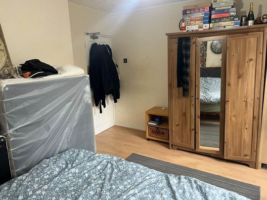 1 bedroom in a house share to rent - Photo 1