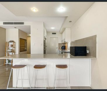 BEACHSIDE APARTMENT LIVING IN PRIME MARINE PARADE LOCATION - Photo 5