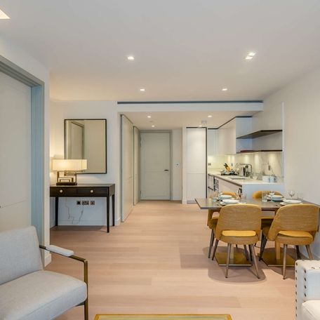 Luxury two-bedroom apartment with balcony on Edgware Road, London W2 - Photo 1