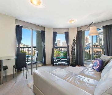 CHIC APARTMENT IN A VIBRANT SURRY HILLS ADDRESS - Photo 1