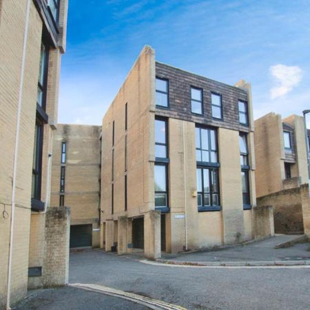 If you are looking for a modern, two bedroom flat to rent in Keynsham, with a garage and communal garden, then this could be the property for you. Please contact us for more information…… - Photo 2