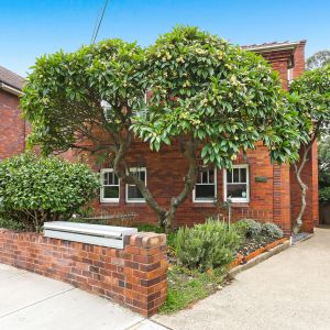 Renovated elegance in a quiet location - Photo 3