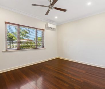 White picket charmer with modern comforts - Photo 4