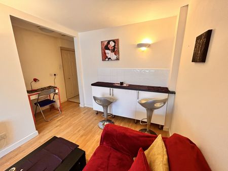 1 bed Apartment - To Let - Photo 3