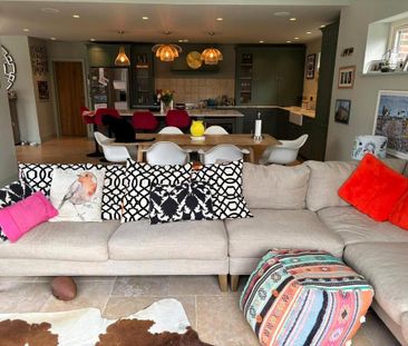 4 bedroom detached house to rent - Photo 2