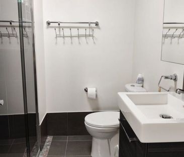 Stylish City Apartment in Adelaide’s East End - Photo 4