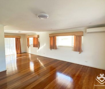 Large Family Home for Dual Living - 4 Bedrooms + 2 Extra Rooms - Photo 3