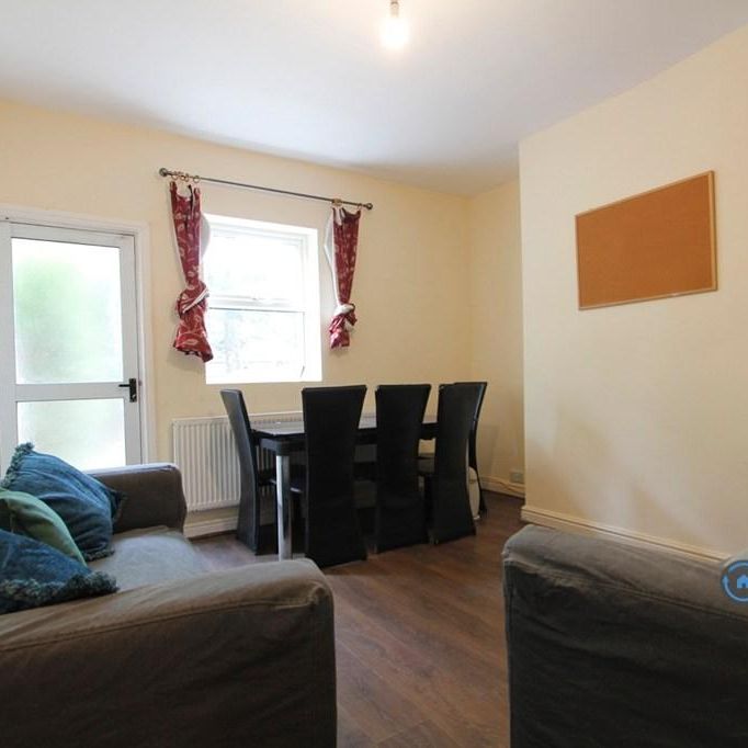 6 bedroom detached house to rent - Photo 1