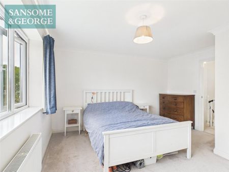 4 bedroom semi-detached house to rent - Photo 5