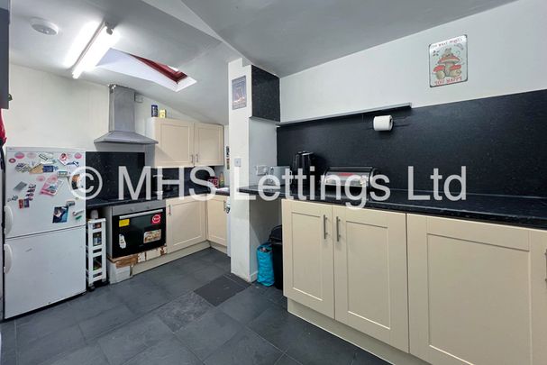 4 Bedroom End Terraced House for rent in Estcourt Avenue - Photo 1