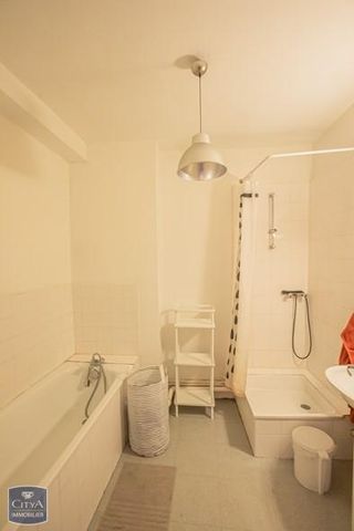 Location Appartement 3 pièces 71m² ST ETIENNE 42000 - Photo 3