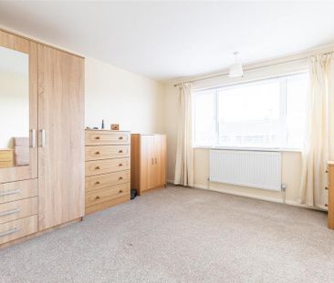 3 bedroom semi-detached house to rent - Photo 6