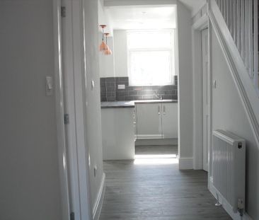 4 bedroom semi-detached house to rent - Photo 3