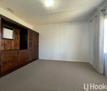 Great Location � Spacious Family Home Close to Everything! - Photo 6