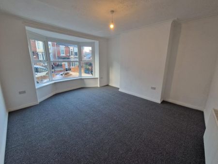 2 bedroom ground floor flat to rent - Photo 3
