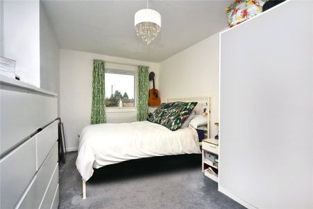 Waterfield Green, Tadworth, Surrey, KT20 - Photo 5