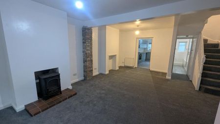 3 bedroom terraced house to rent - Photo 2